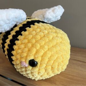 Crochet Bee Plushie Stuffed Black Yellow Soft Yarn Collectible Decor Gifts Baby